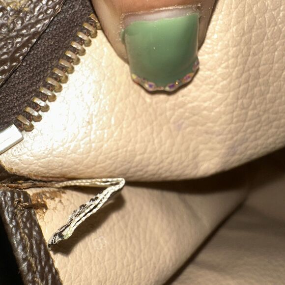 Authentic Louis Vuitton Monogram Toiletry Pouch 26 M47542 - Picture 11 of 15